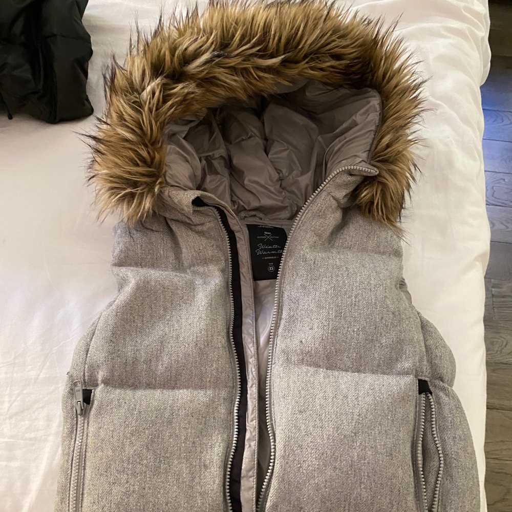 Gap puffy vest XS